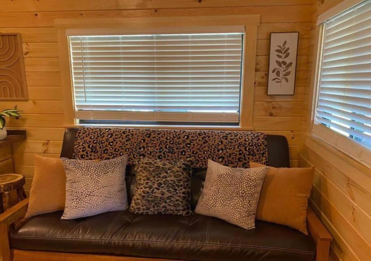 Serene 1Br Cabin Near Nc Z00 With Loft & Waterview แอชโบโร ภายนอก รูปภาพ
